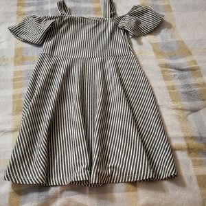 Zara black and white offer shoulders dress size 6